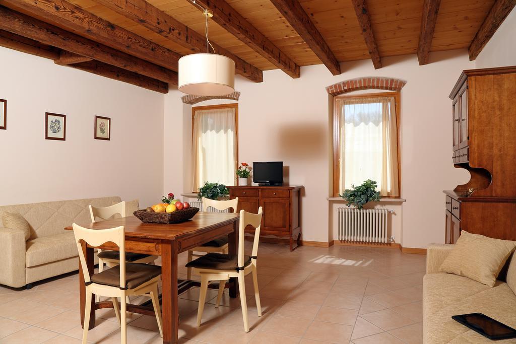 Residence Borgo Mondragon Lazise Oda fotoğraf