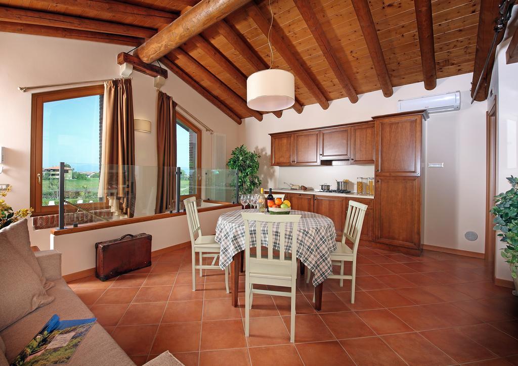 Residence Borgo Mondragon Lazise Oda fotoğraf